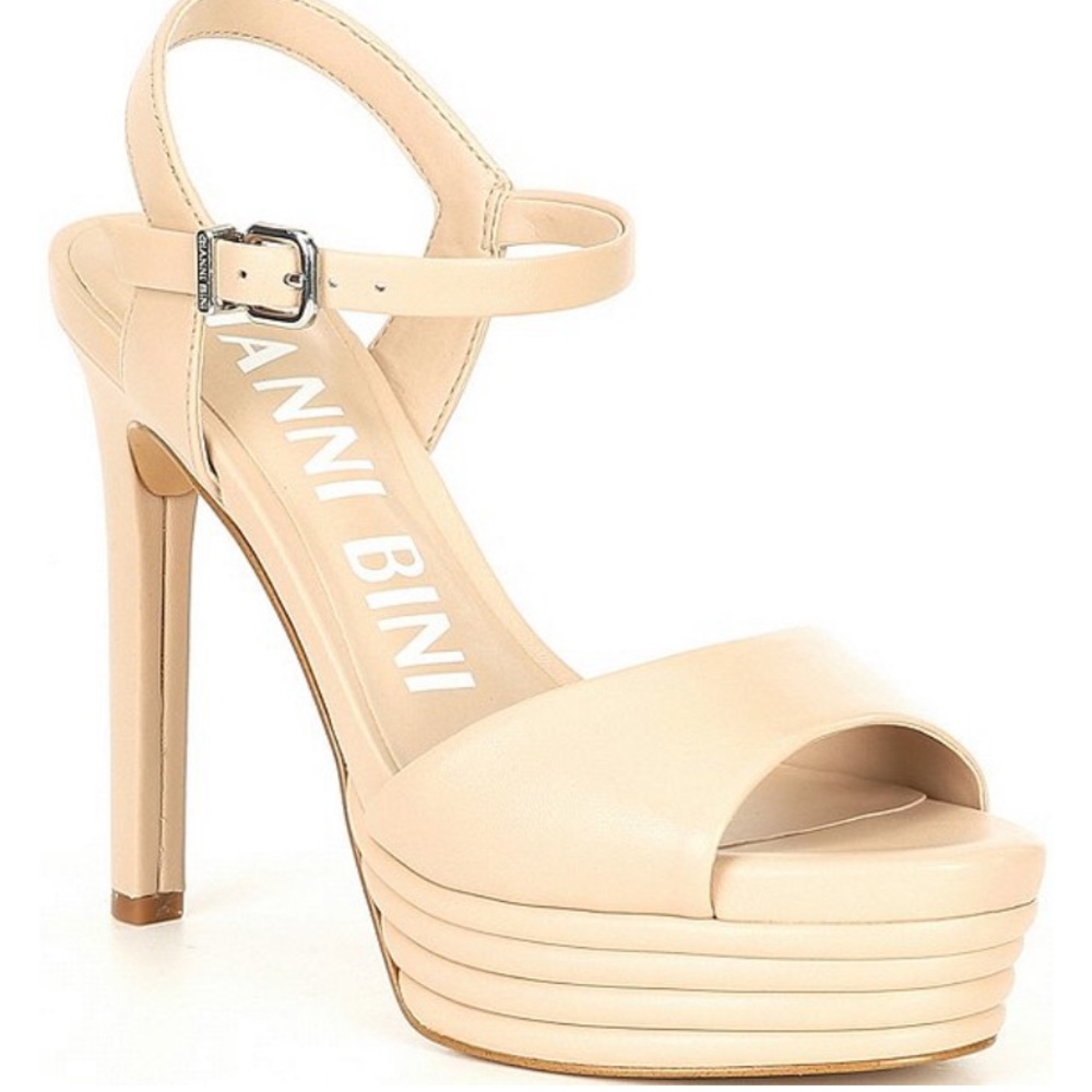 Gianni Bini 5/5.5 inch nude heels